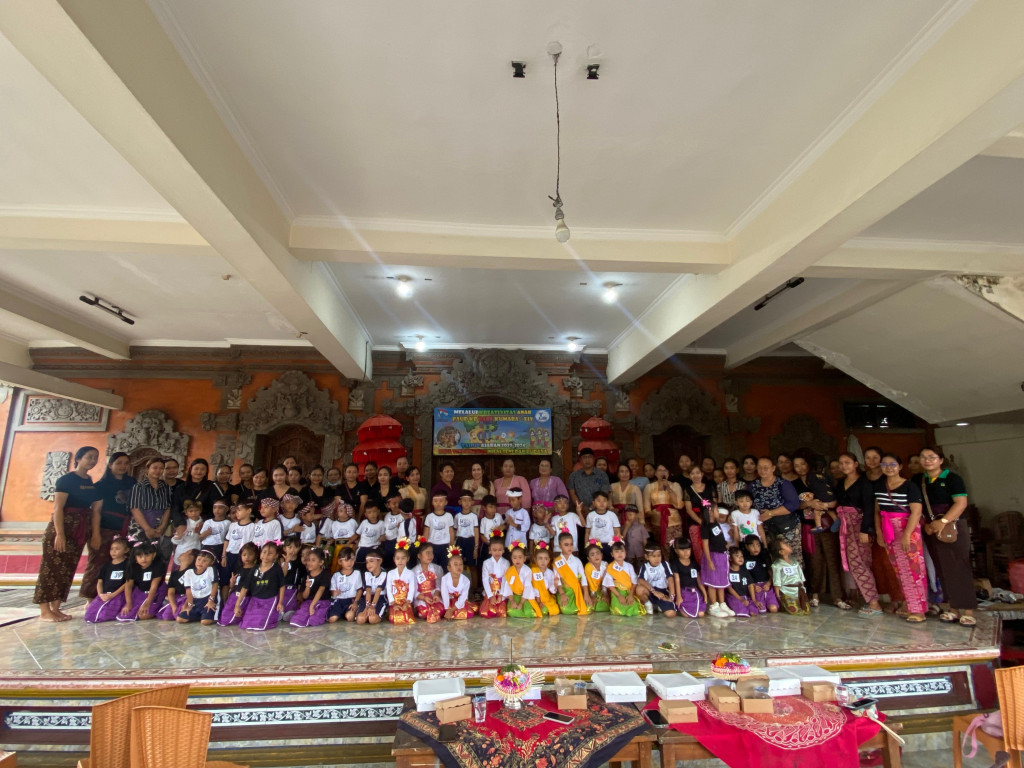 Anak-Anak PAUD KB Rare Kumara - XIV Berkreasi dalam Kegiatan Pendidikan Kreatif